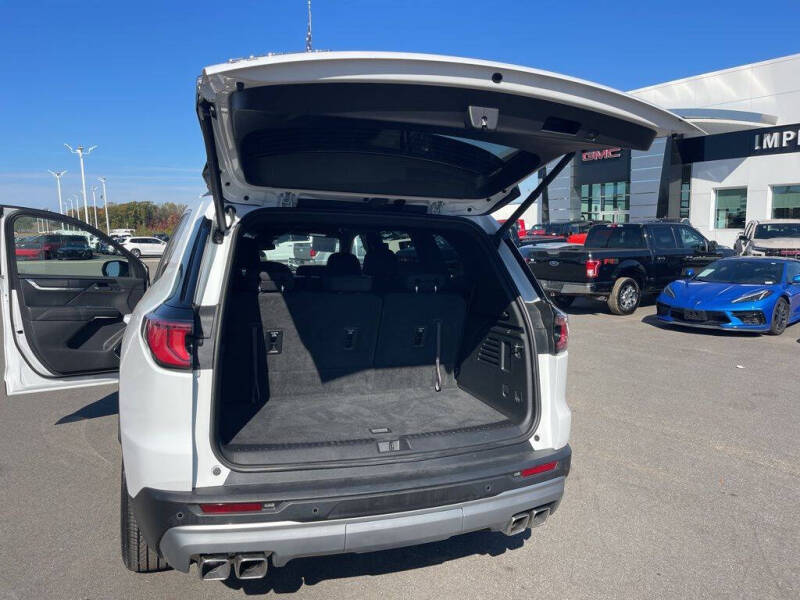 2025 GMC Acadia Elevation