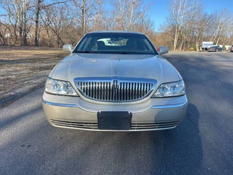 2005 Lincoln Town Car Signature Limited