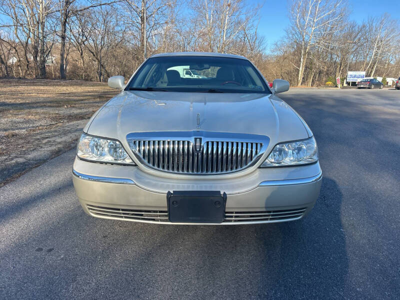 2005 Lincoln Town Car Signature Limited