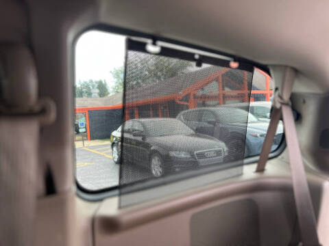 2013 Chrysler Town and Country Touring-L