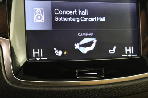 2018 Volvo XC90 T6 Momentum