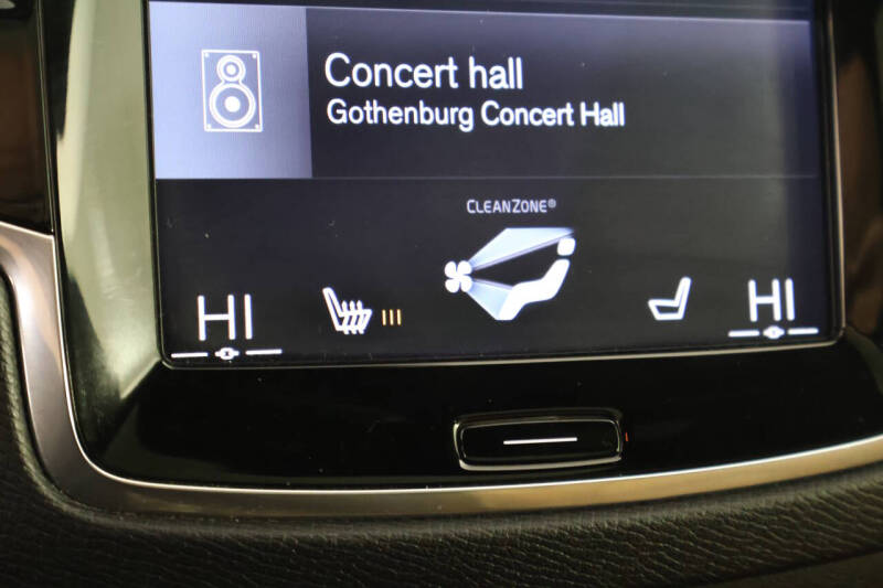 2018 Volvo XC90 T6 Momentum