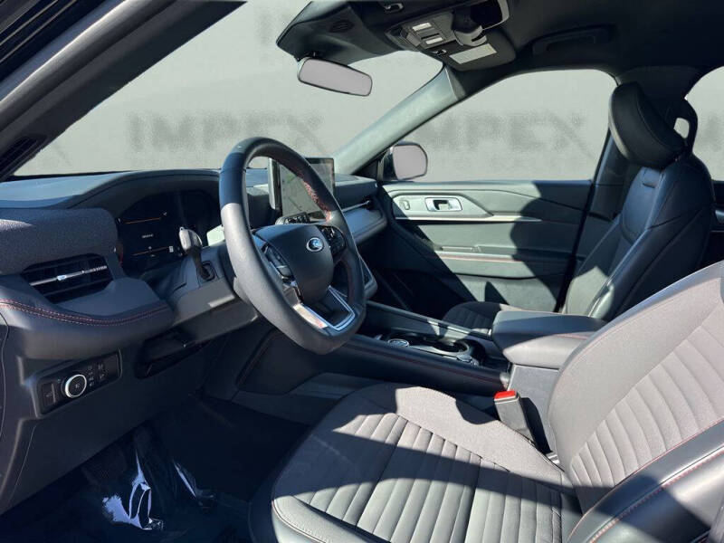 2025 Ford Explorer ST-Line