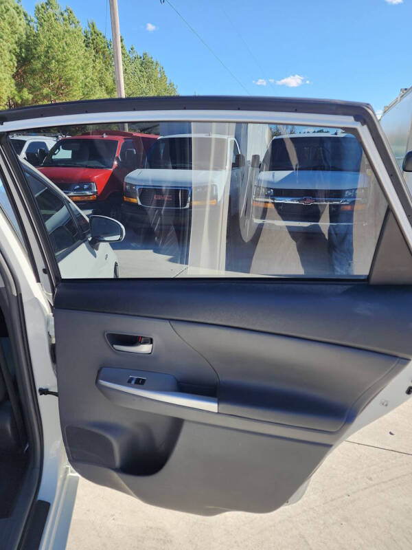 2014 Toyota Prius v Two