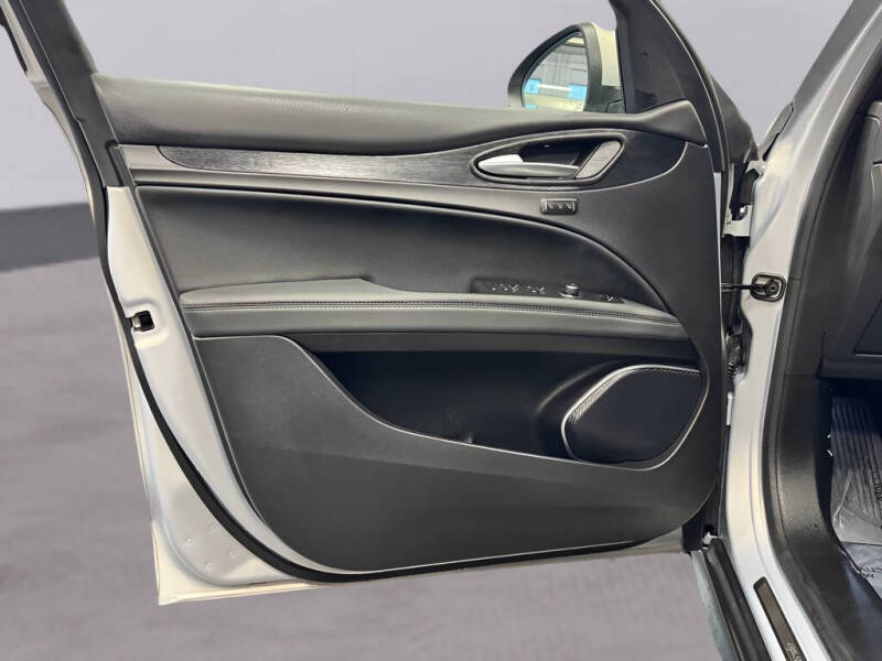 2023 Alfa Romeo Stelvio Sprint