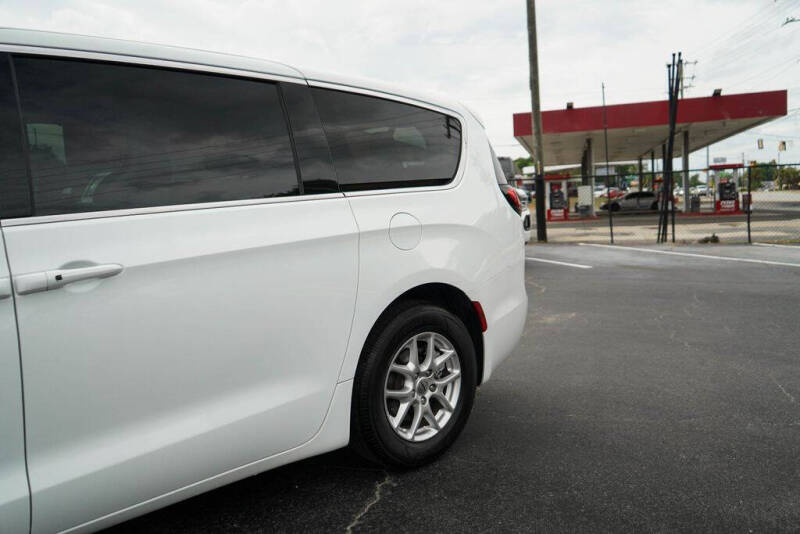 2024 Chrysler Pacifica Touring L