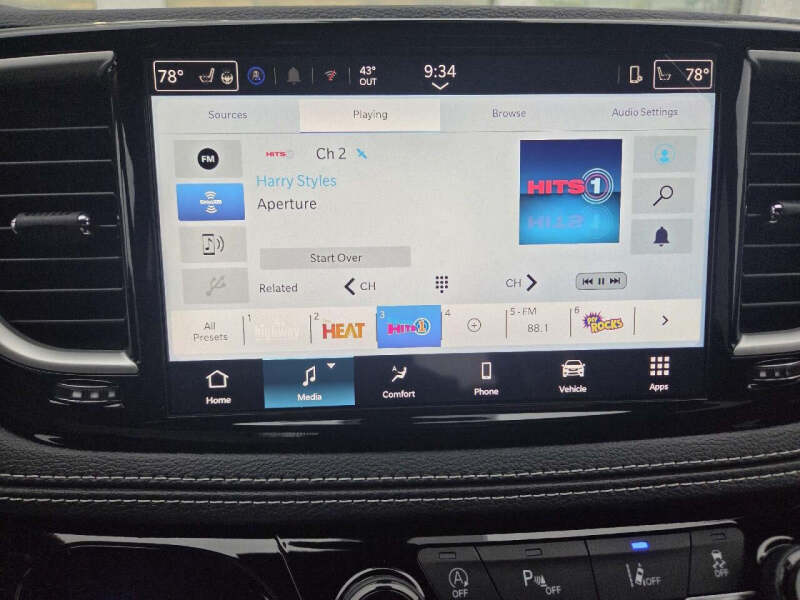 2026 Chrysler Pacifica Select