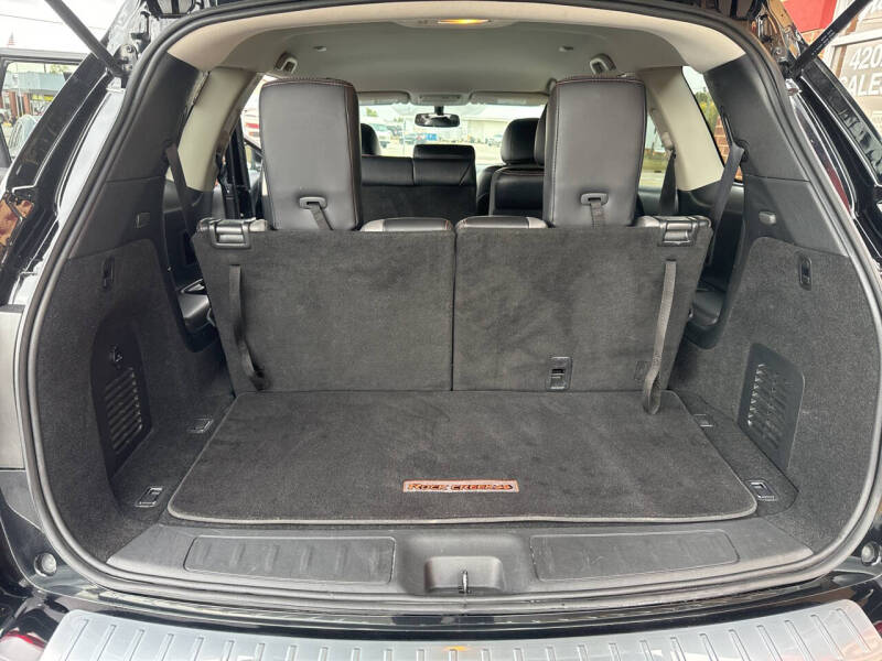 2020 Nissan Pathfinder SV