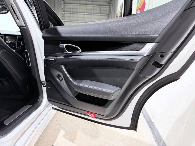 2016 Porsche Panamera