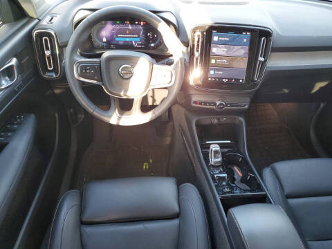 2024 Volvo XC40 B5 Ultimate Bright Theme