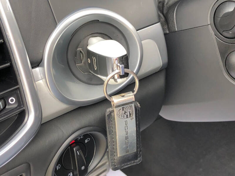 2013 Porsche Cayenne GTS