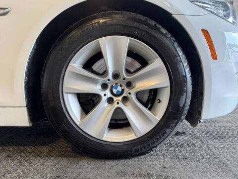 2011 BMW 5 Series 528i