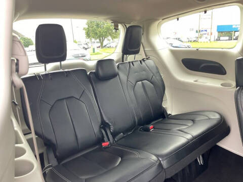 2022 Chrysler Pacifica Touring L