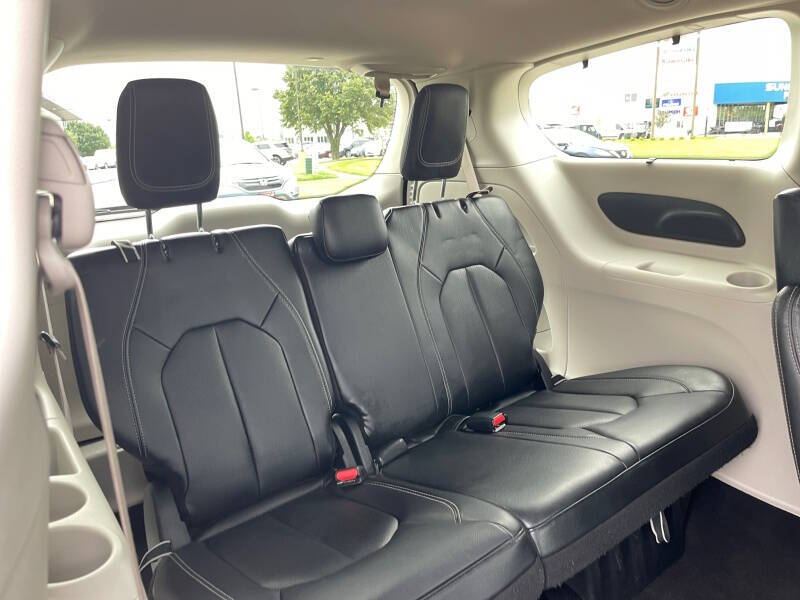 2022 Chrysler Pacifica Touring L