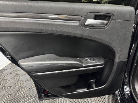 2020 Chrysler 300 Touring