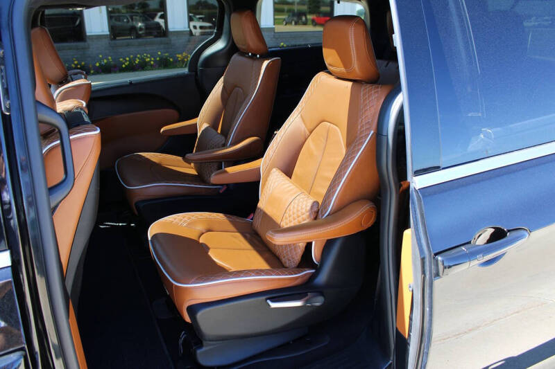2025 Chrysler Pacifica Plug-In Hybrid Pinnacle