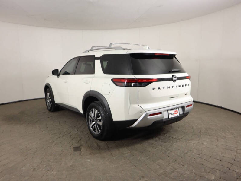 2024 Nissan Pathfinder SL