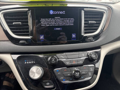 2017 Chrysler Pacifica Touring-L