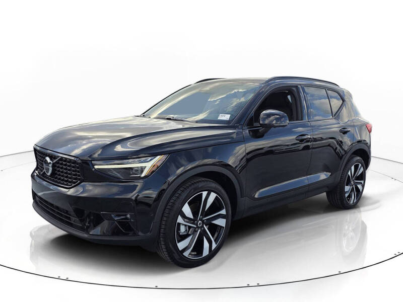 2026 Volvo XC40 B5 Plus