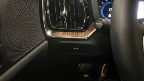 2025 Volvo V60 Cross Country B5 Plus