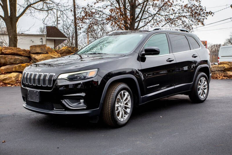 2020 Jeep Cherokee for sale at CROSSROAD MOTORS in Caseyville IL