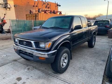 1996 Toyota Tacoma for sale at Bogie's Motors in Saint Louis MO