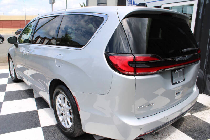 2023 Chrysler Pacifica Touring L