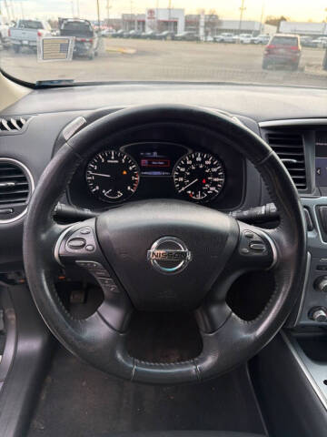 2017 Nissan Pathfinder SL