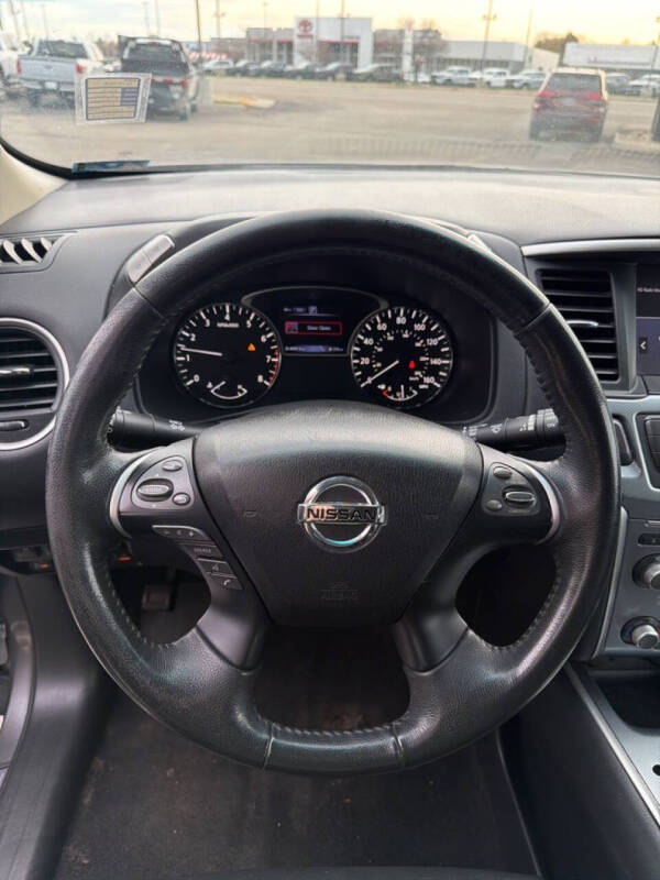 2017 Nissan Pathfinder SL