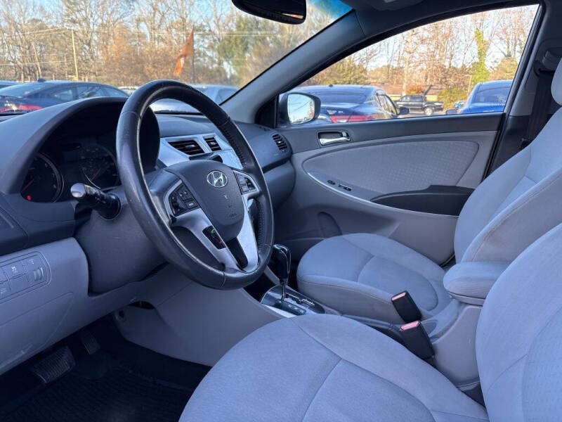 2013 Hyundai Accent SE