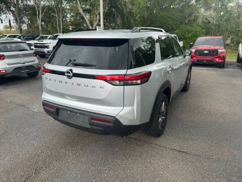 2025 Nissan Pathfinder SV