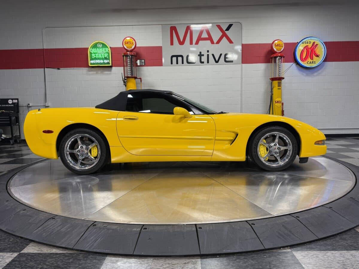 2004 Chevrolet Corvette 25