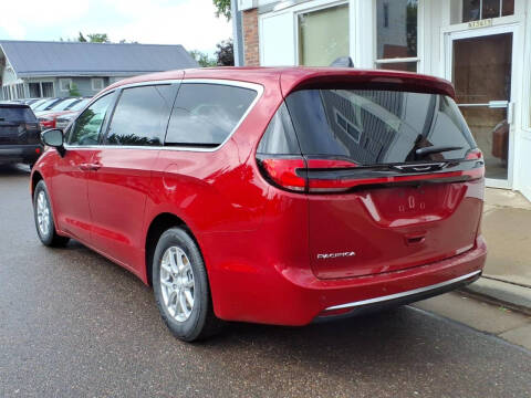 2027 Chrysler Pacifica Select