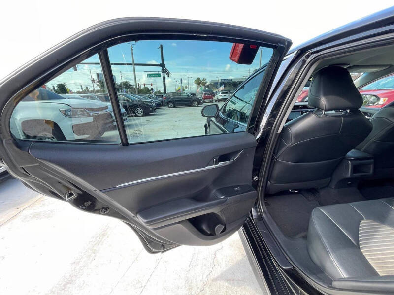 2020 Toyota Camry SE