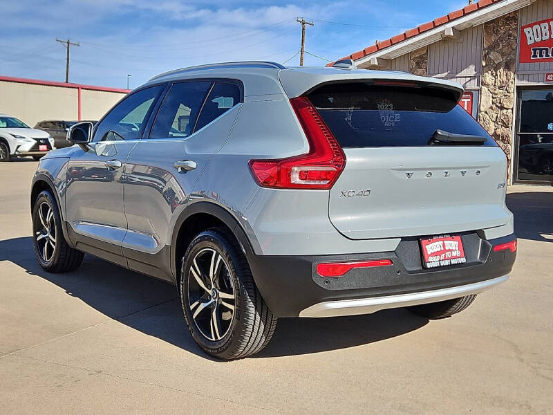 2025 Volvo XC40 B5 Core Bright Theme