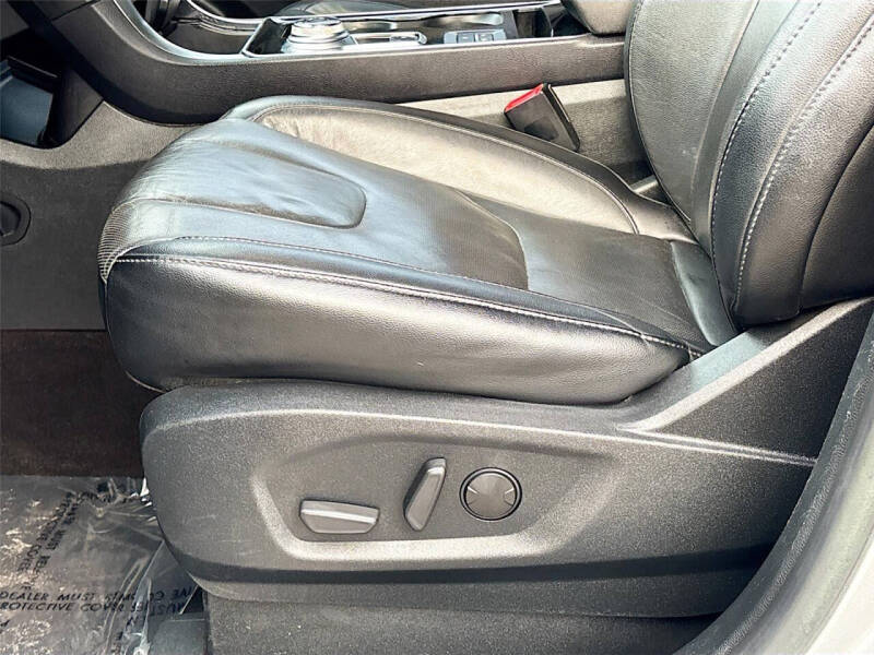 2020 Ford Edge Titanium