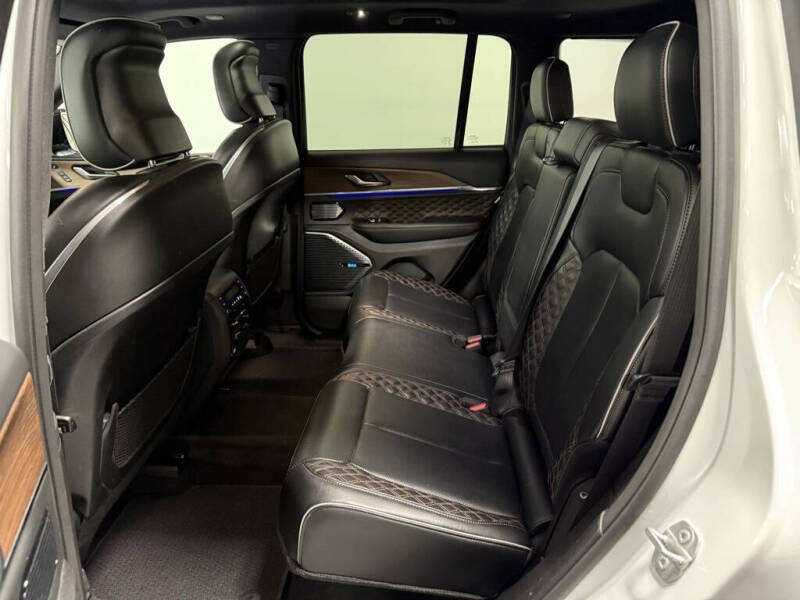 2022 Jeep Grand Cherokee Summit