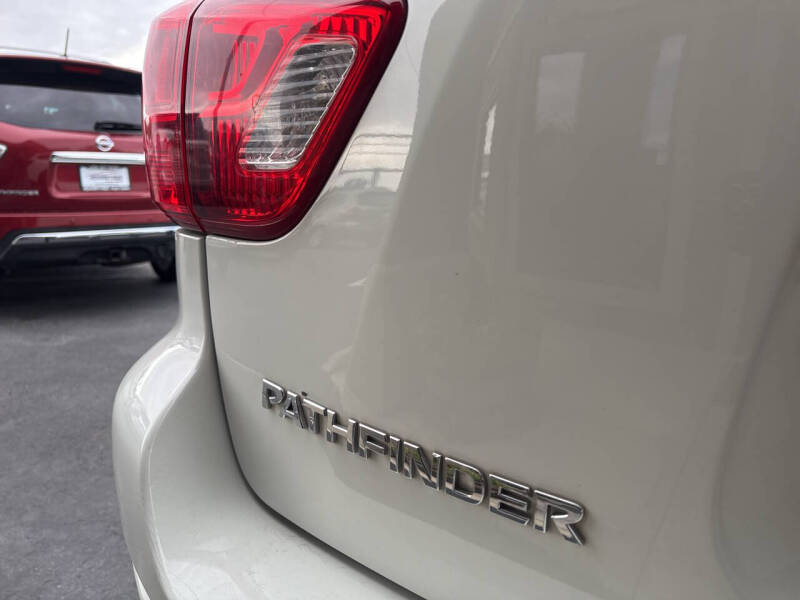 2018 Nissan Pathfinder S