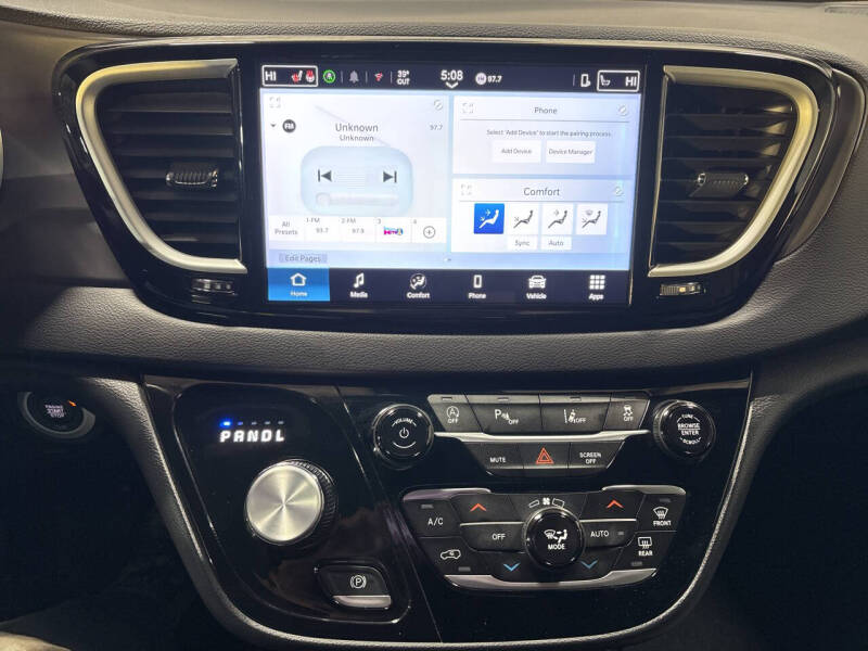2025 Chrysler Pacifica Select