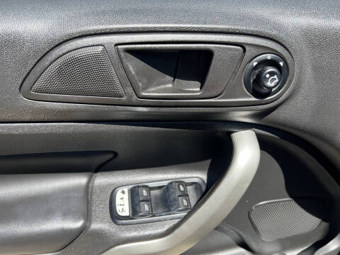 2011 Ford Fiesta SES