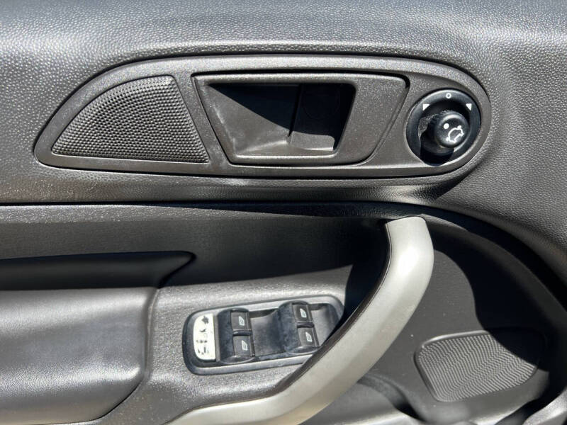 2011 Ford Fiesta SES