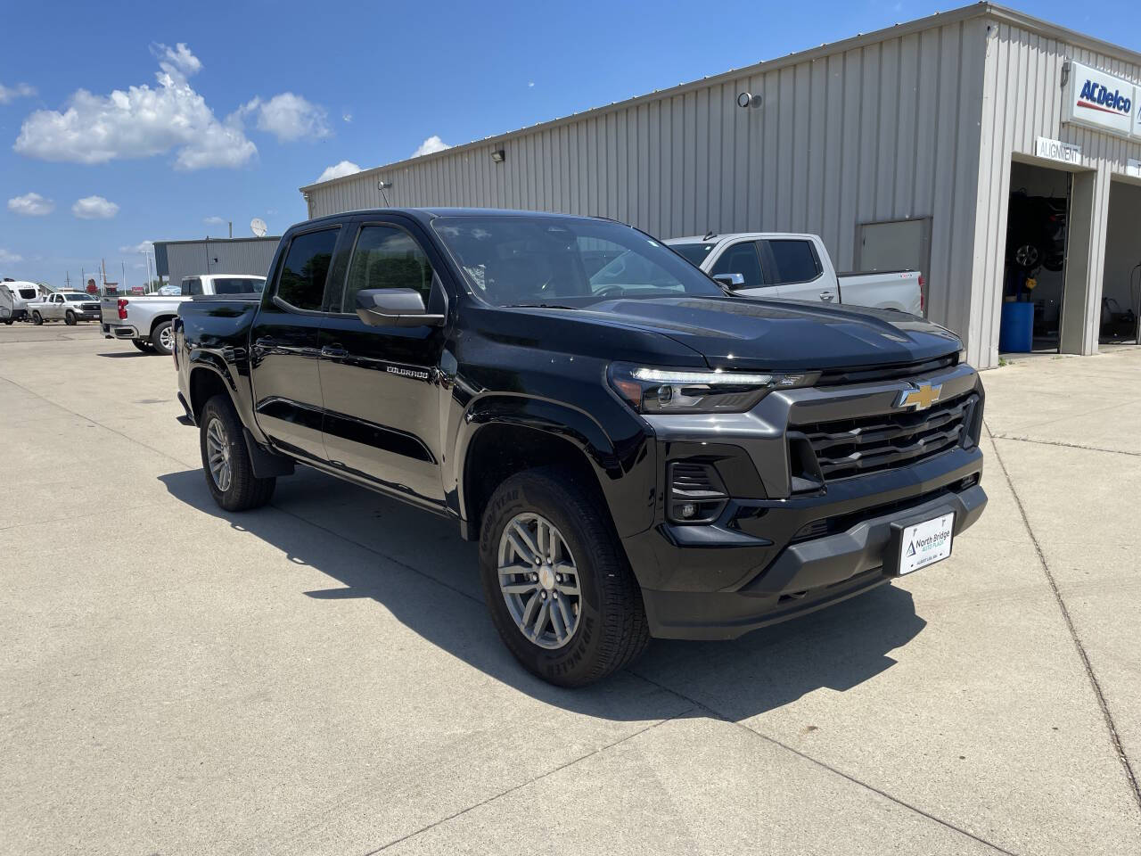 2024 Chevrolet Colorado LT photo 2