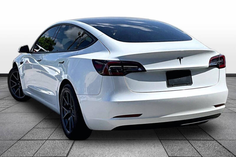 2021 Tesla Model 3 Standard Range Plus