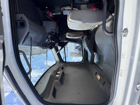 2018 Freightliner M2 106