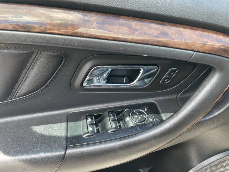 2014 Ford Taurus Limited - Photo 11