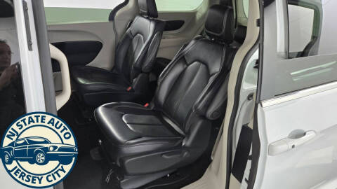 2023 Chrysler Pacifica Plug-In Hybrid Touring L