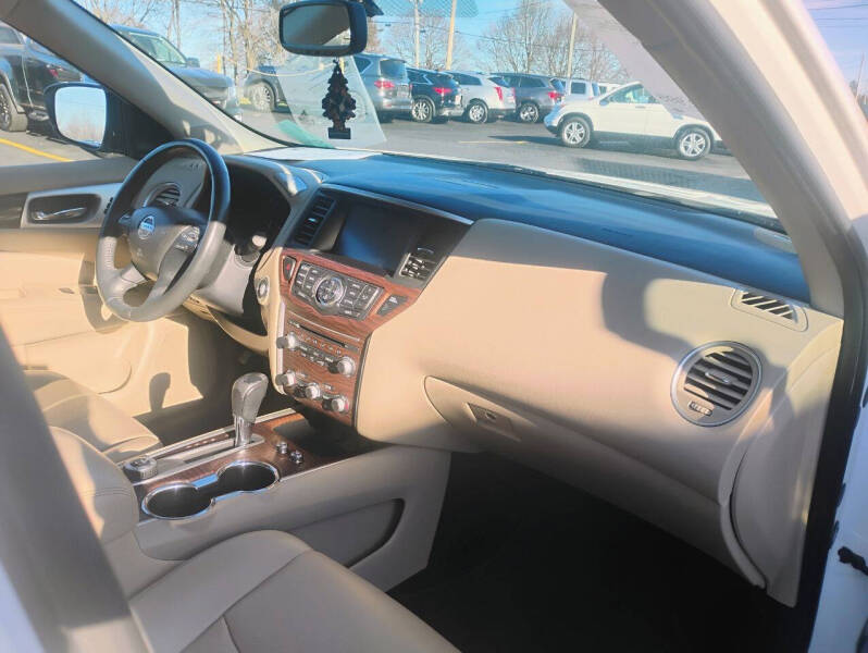 2017 Nissan Pathfinder Platinum