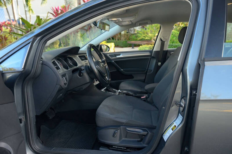 2017 Volkswagen Golf TSI S