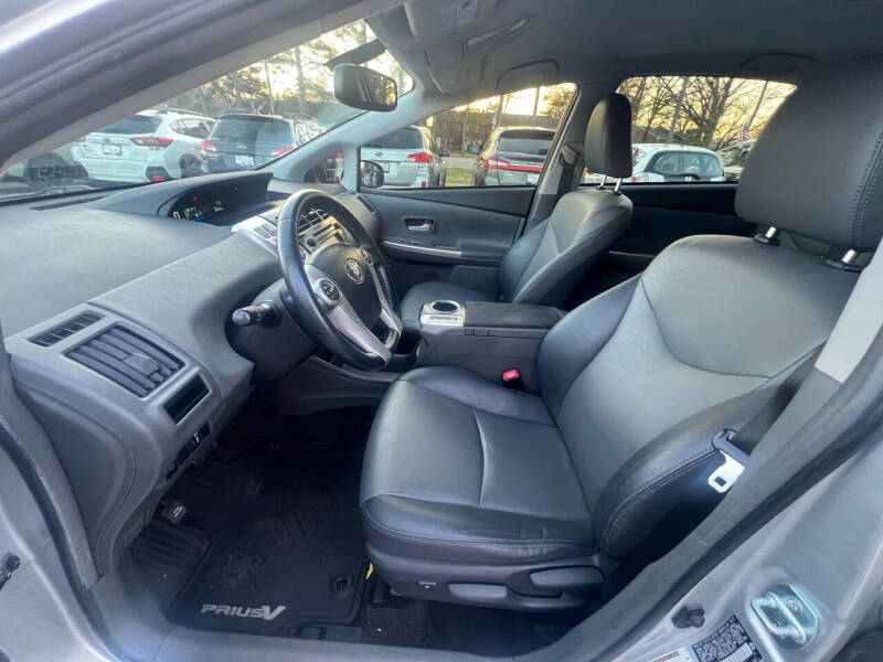 2013 Toyota Prius v Five