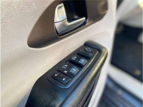 2017 Chrysler Pacifica Touring-L Plus